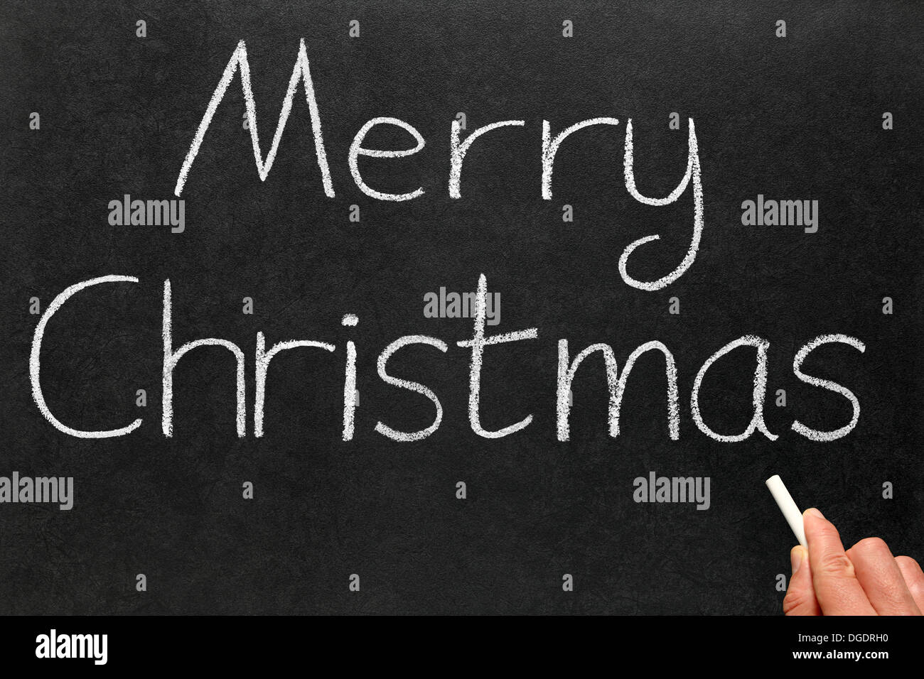 La scrittura di Buon Natale su una lavagna. Foto Stock