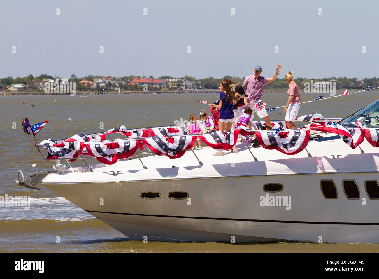 Decorate motori barca passato durante la benedizione della flotta festival al Kemah Boardwalk Texas Foto Stock