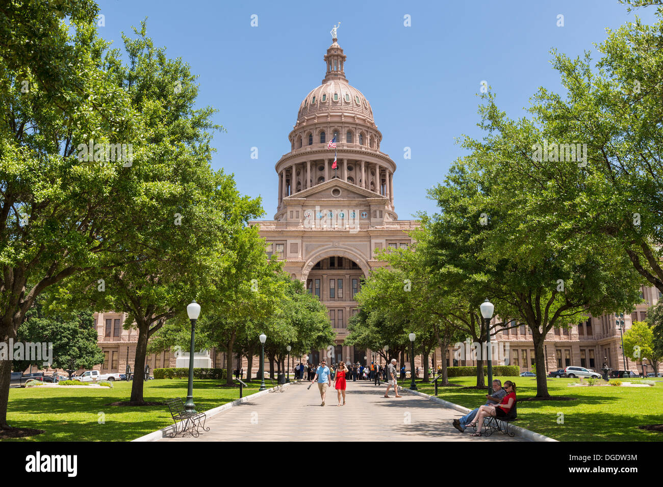I visitatori in ingresso al Texas State Capitol Building Austin USA Foto Stock
