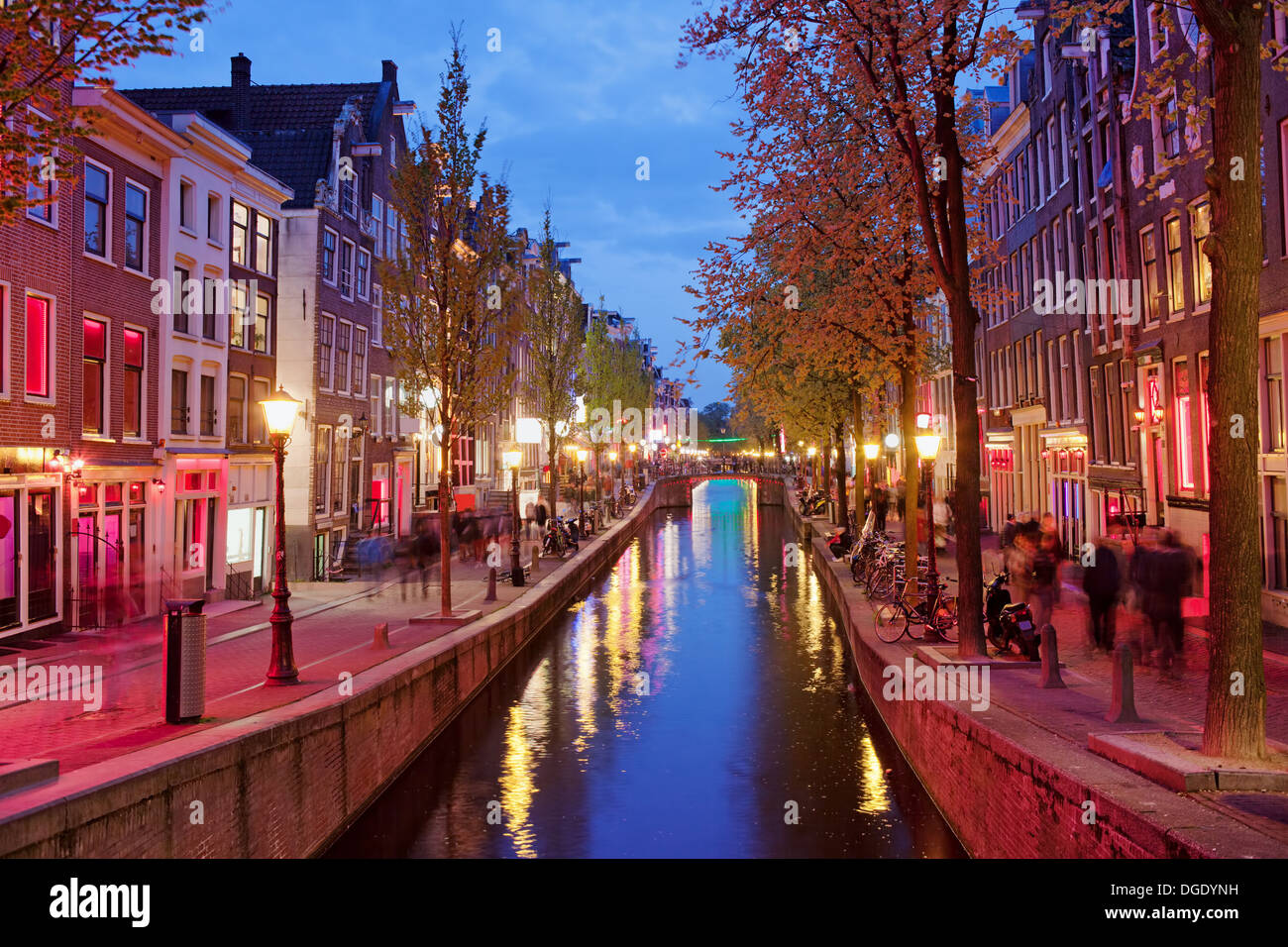Amsterdam Red Light District area nel centro della città al tramonto, North Holland, Paesi Bassi. Foto Stock