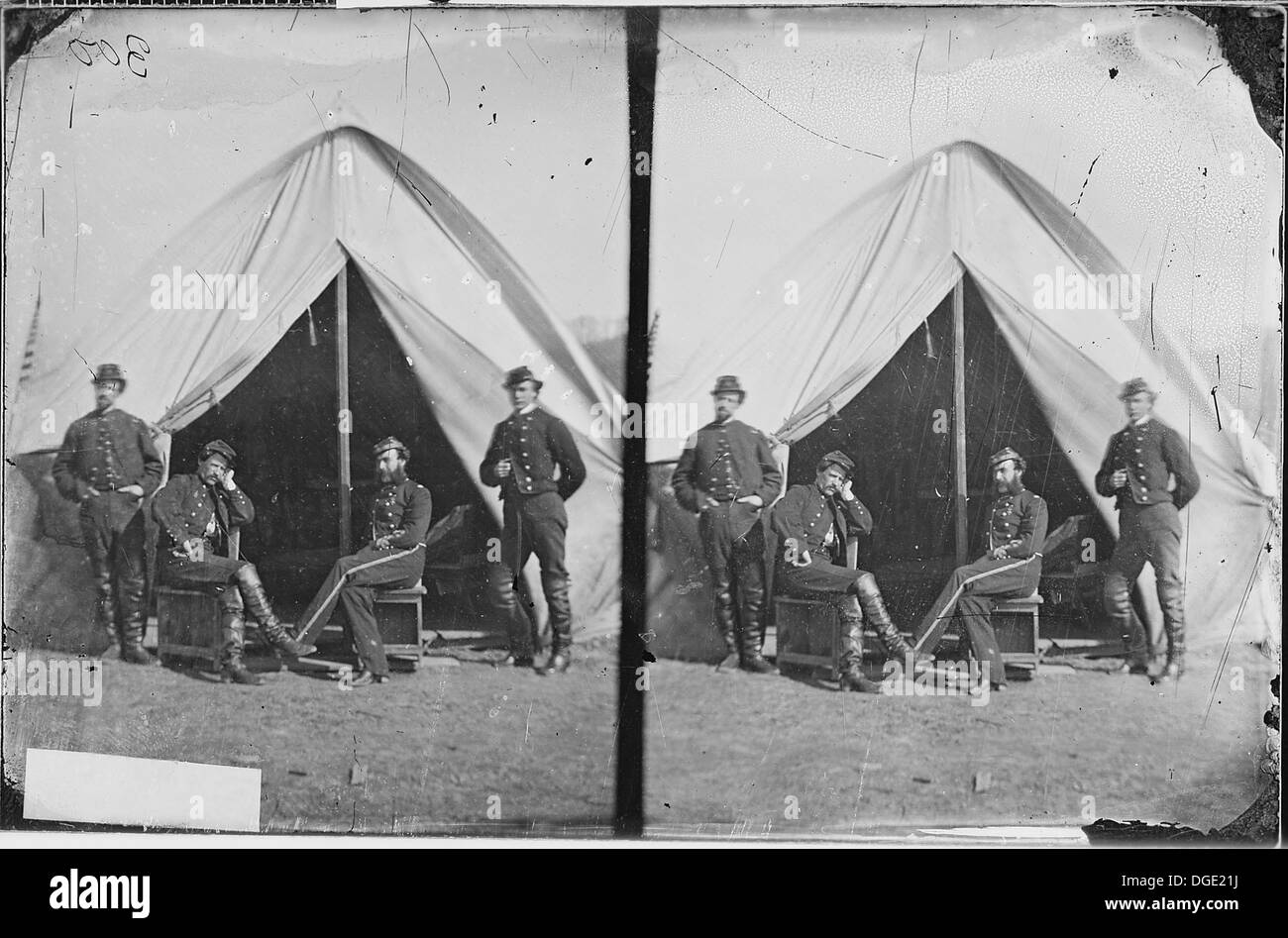 L'immagine raffigura una vista panoramica di una sede centrale, che mostra la struttura della struttura e l'ambiente circostante. La sede centrale funge da base operativa centrale per la rispettiva organizzazione o azienda. Foto Stock