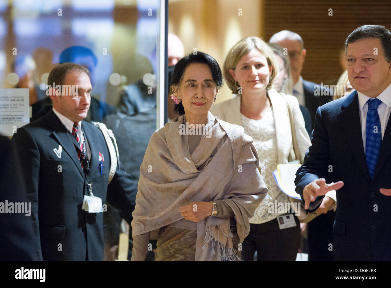Pace birmano Premio Laureate Aung San Suu Kyi si è incontrato con il Presidente della Commissione europea José Manuel Barroso Foto Stock