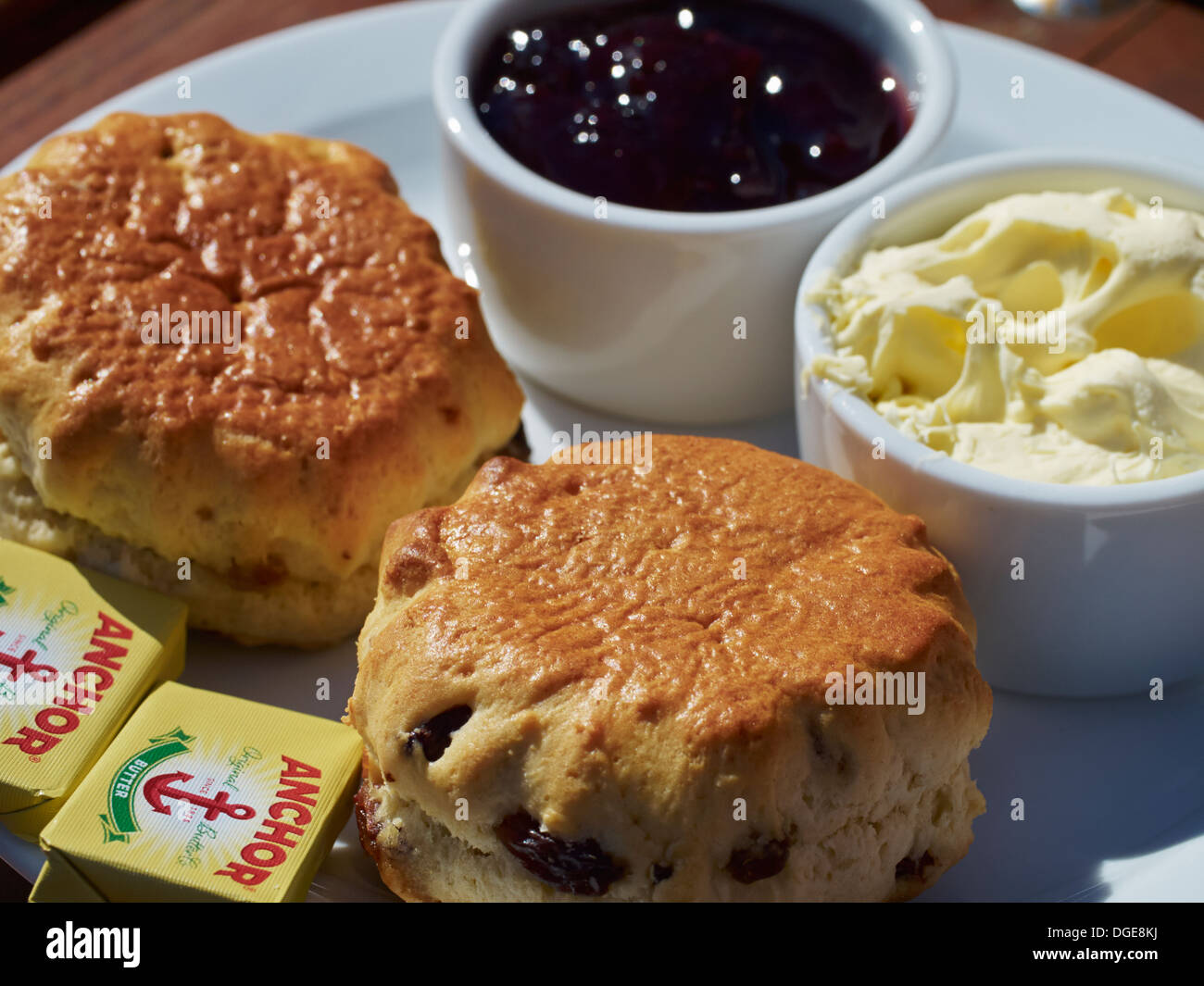 Focaccine con crema, burro e marmellata Foto Stock