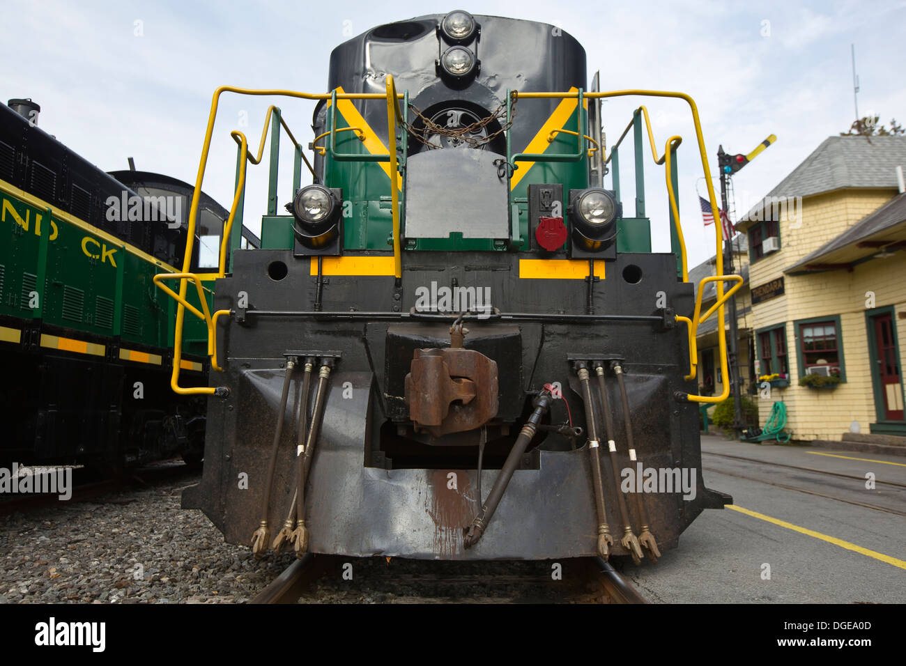 Parte anteriore di un passeggero o del treno merci auto Foto Stock