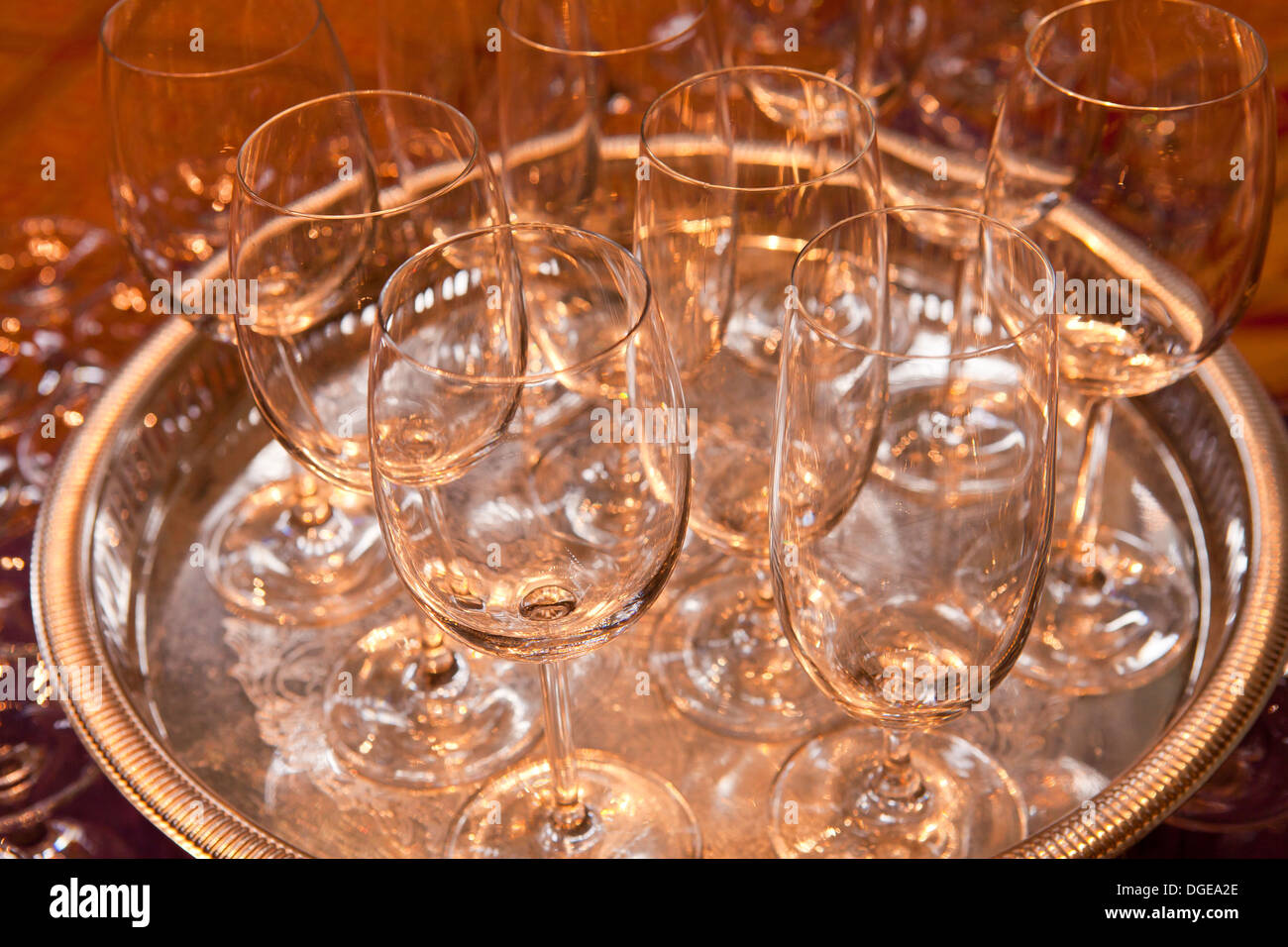 Bicchieri di vino preparato per il grande evento - USA Foto Stock