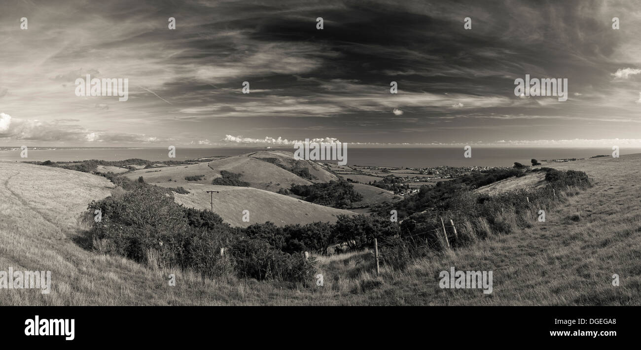 Panorama di vista dalla collina Godlingston a Ballard giù vicino a Studland e Swanage, Dorset, Regno Unito Foto Stock
