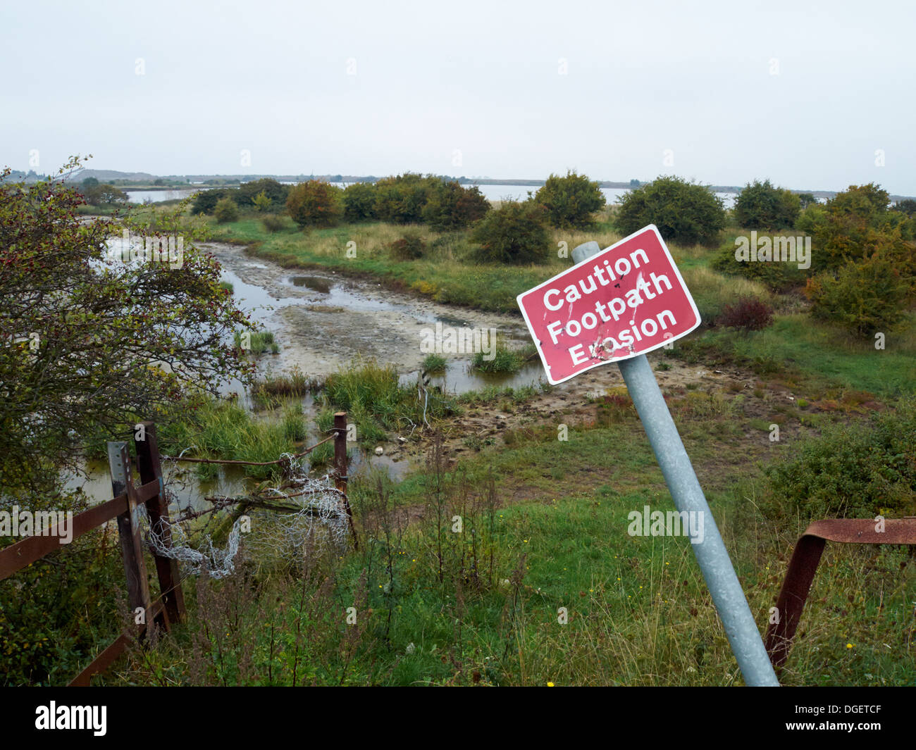 Segno: Attenzione sentiero erosione, Erith, Londra, Inghilterra Foto Stock