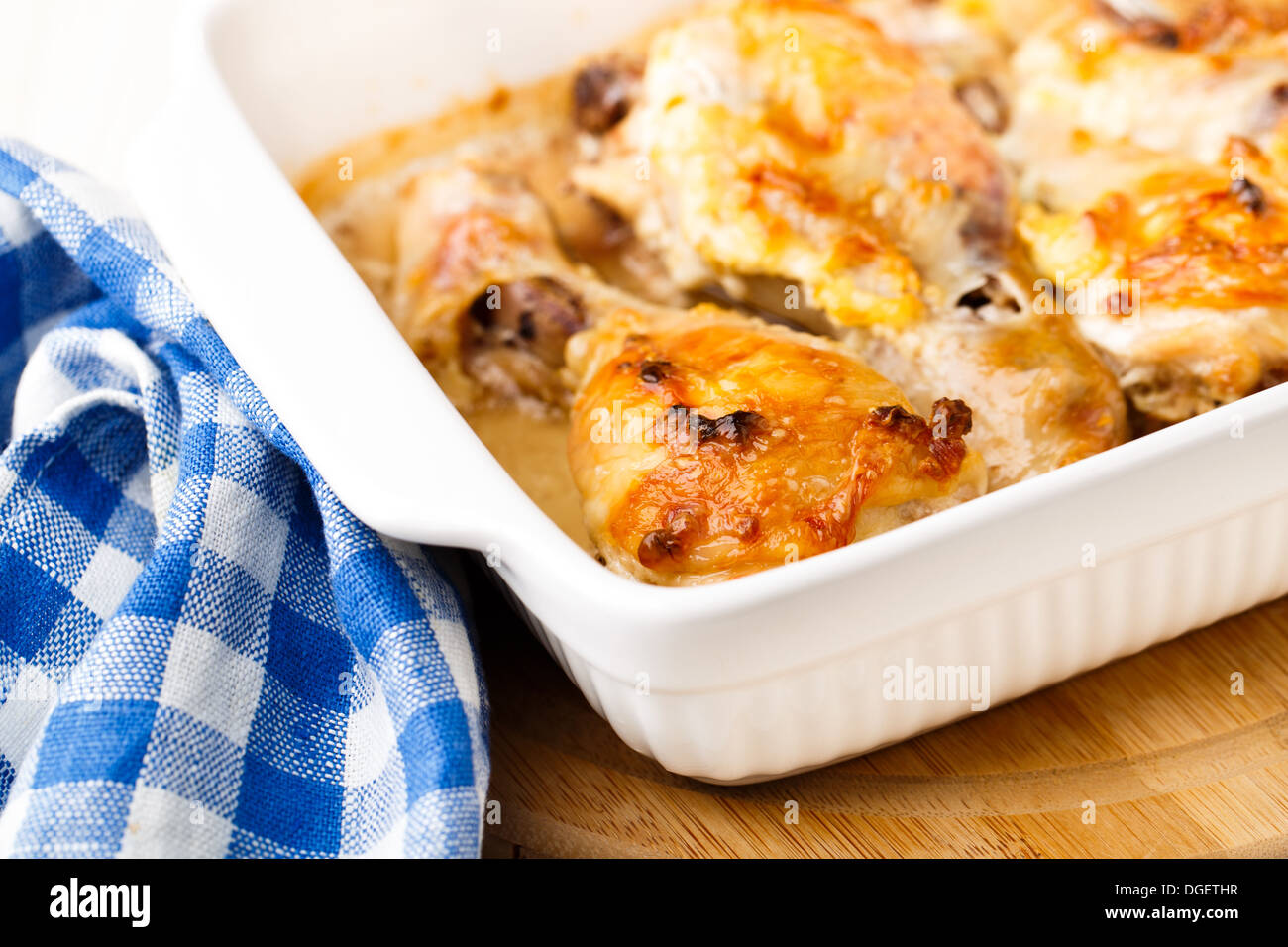 Cotte le cosce di pollo Foto Stock