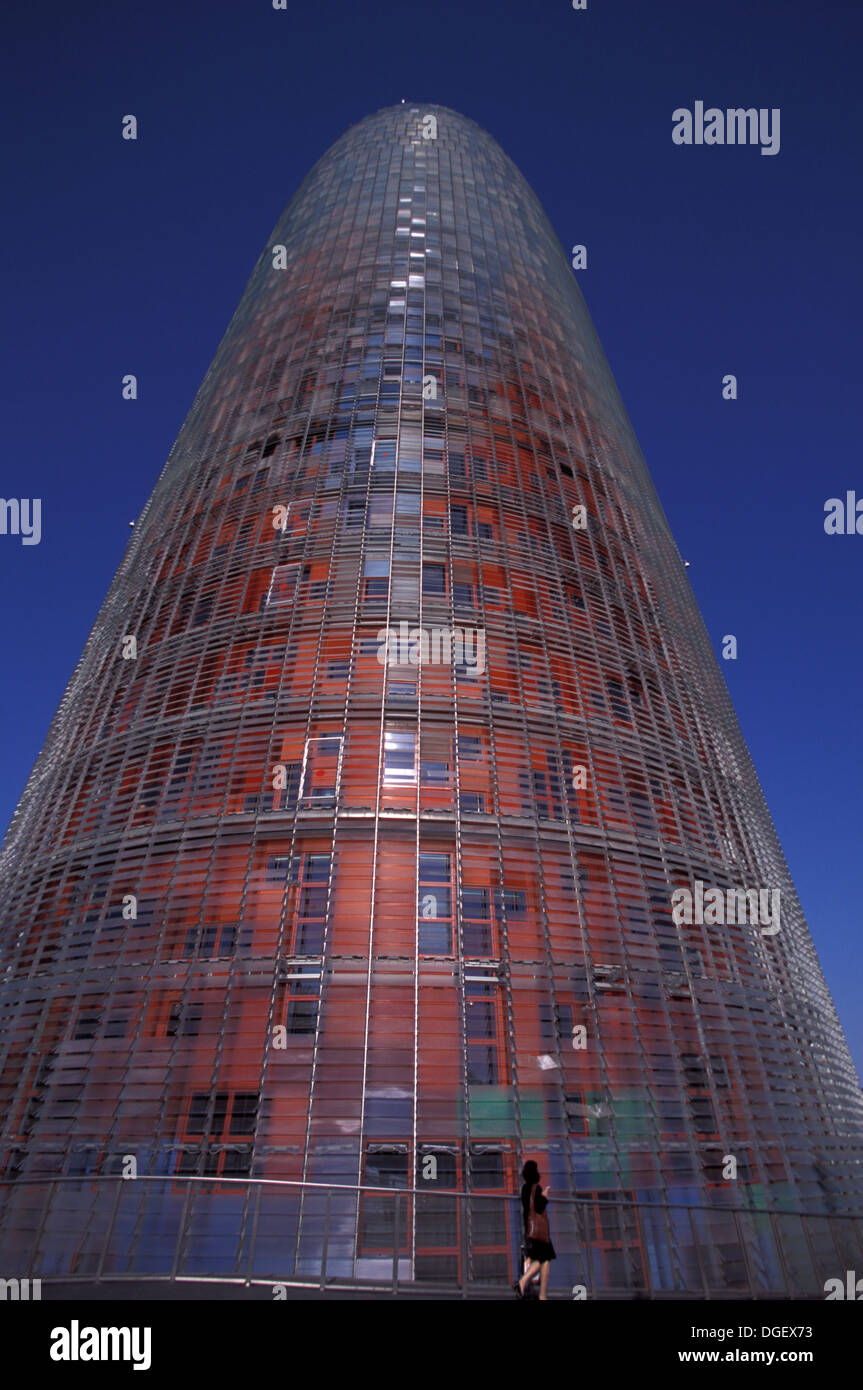 Torre Agbar di Jean Nouvel) è un 38-storia grattacielo. Avinguda Diagonal di Barcellona. Foto Stock