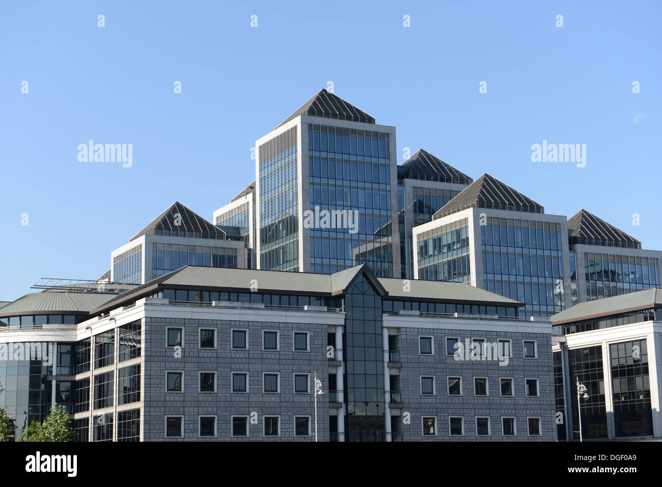 Ufficio moderno blocco di Dublino alla banca del Leffey - Irlanda. Foto Stock