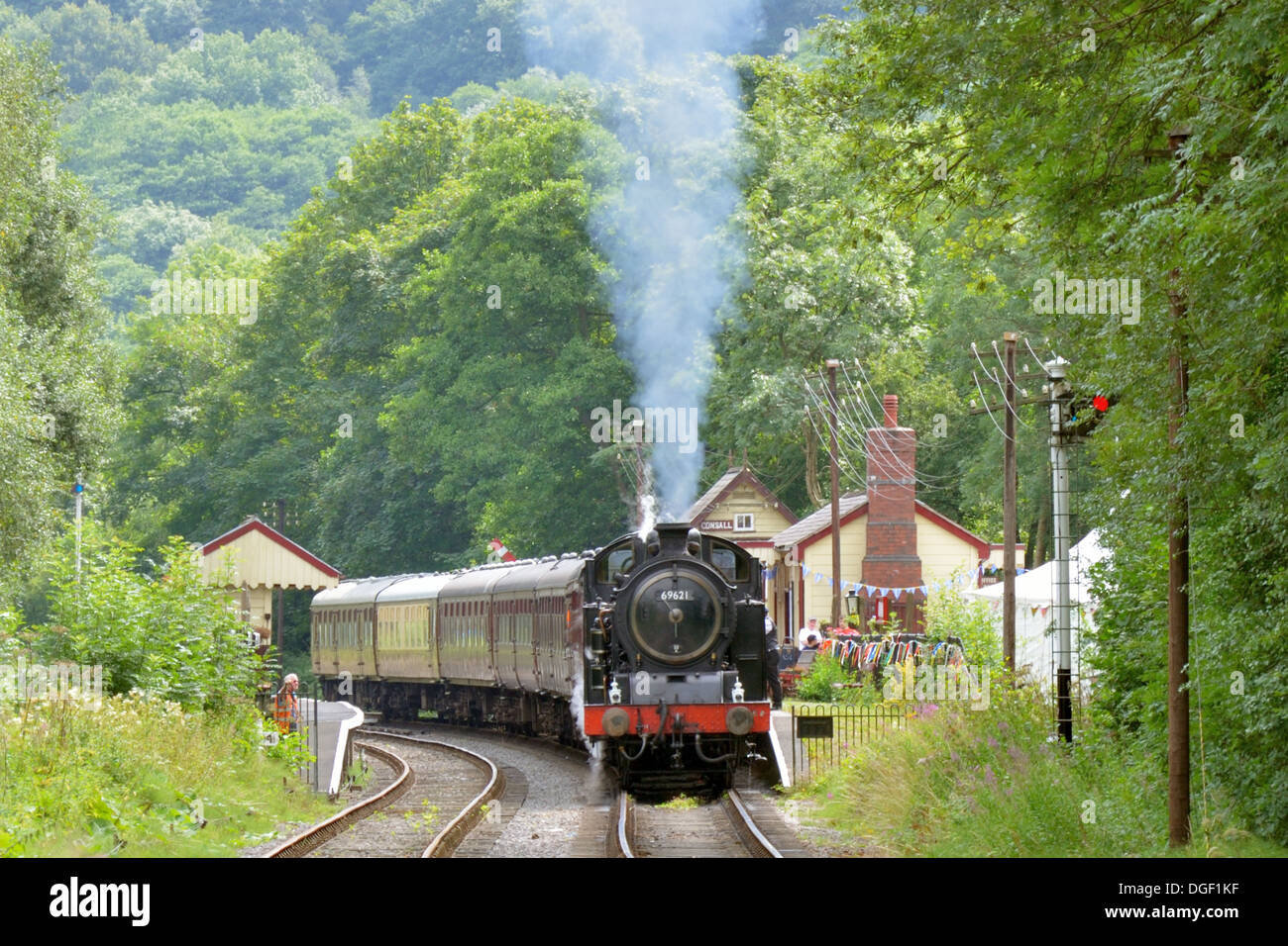 Treno a vapore alla stazione Consall - Churnet Valley Railway Foto Stock