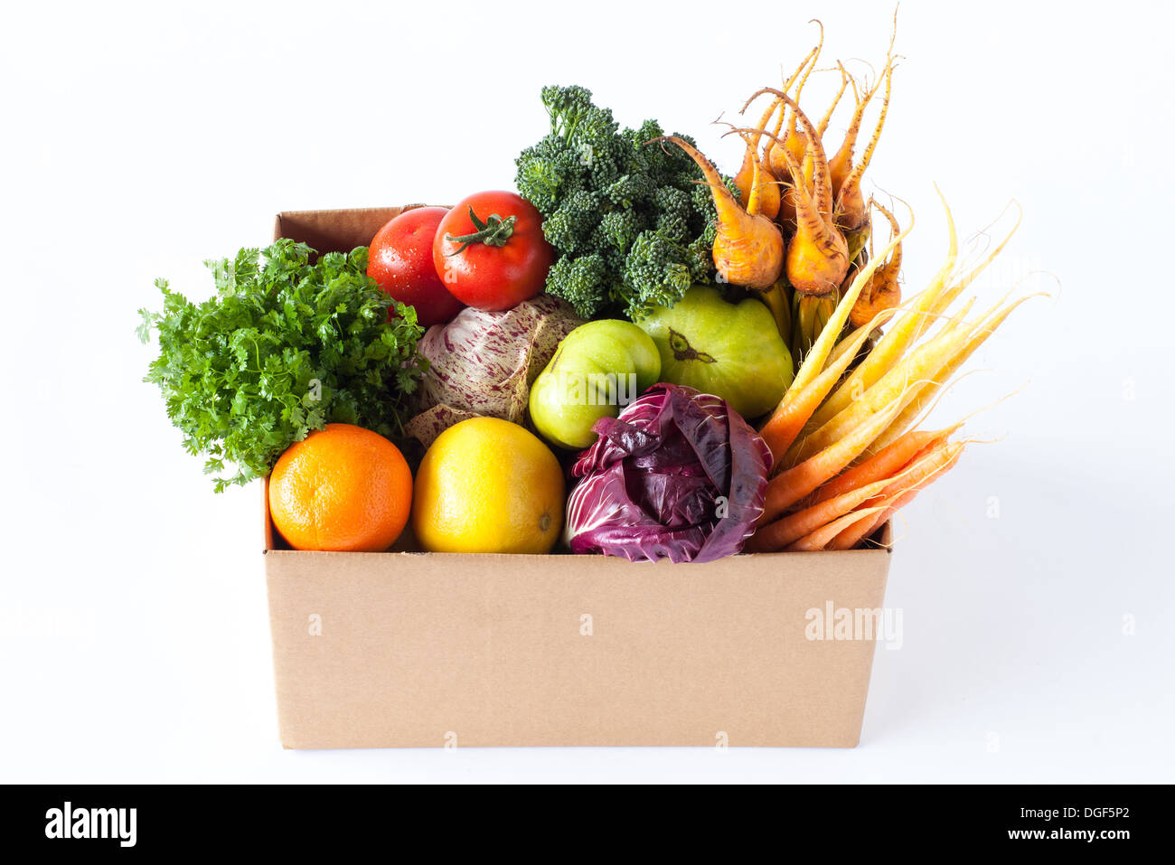 Frutta fresca e vegtebles in una scatola di cartone Foto Stock