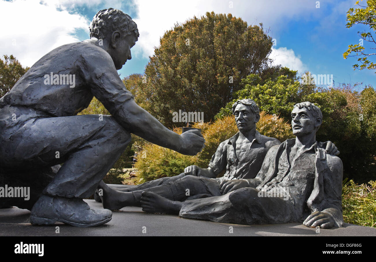 Statua commemora Bernardo O'Reilly di salvataggio di Stinson incidente aereo superstiti nella gamma Mc Pherson. Parco Nazionale di Lamington Foto Stock