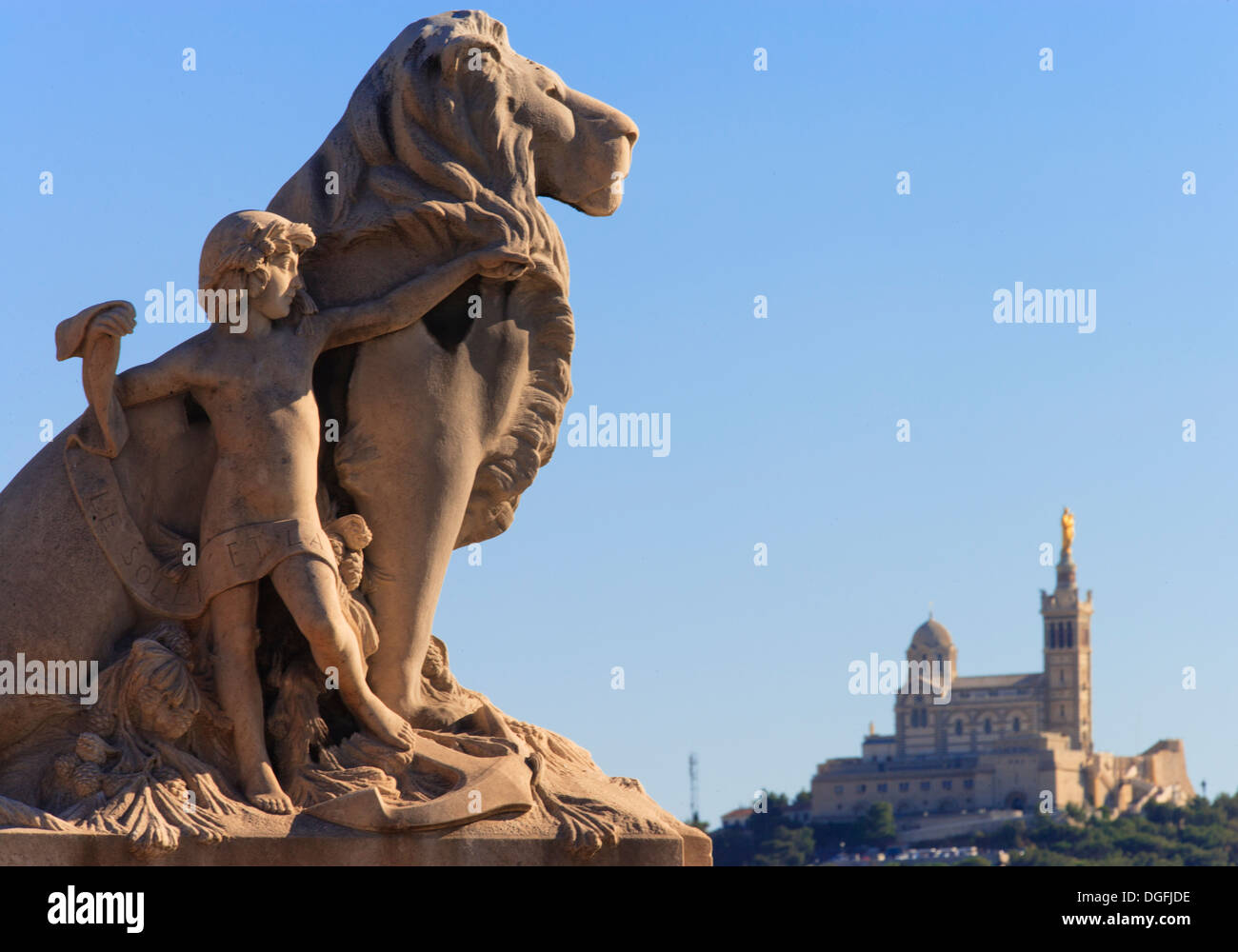 Marsiglia - Saint-Charles Station - Lion e bambino - Notre Dame de la Garde Foto Stock