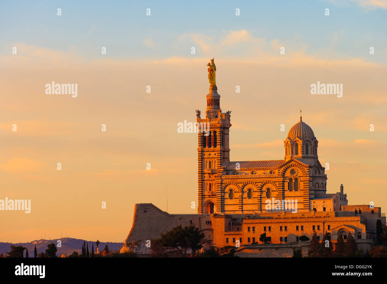 Marsiglia - Notre Dame de la Garde nel sole di setting Foto Stock