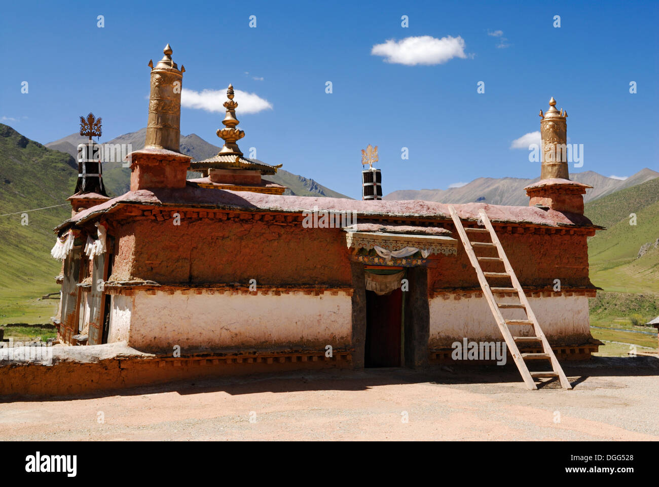 Golden Roof torrette, Taglung Monastero, Taklung Yarthang Monastero, Tibet, Cina e Asia Foto Stock