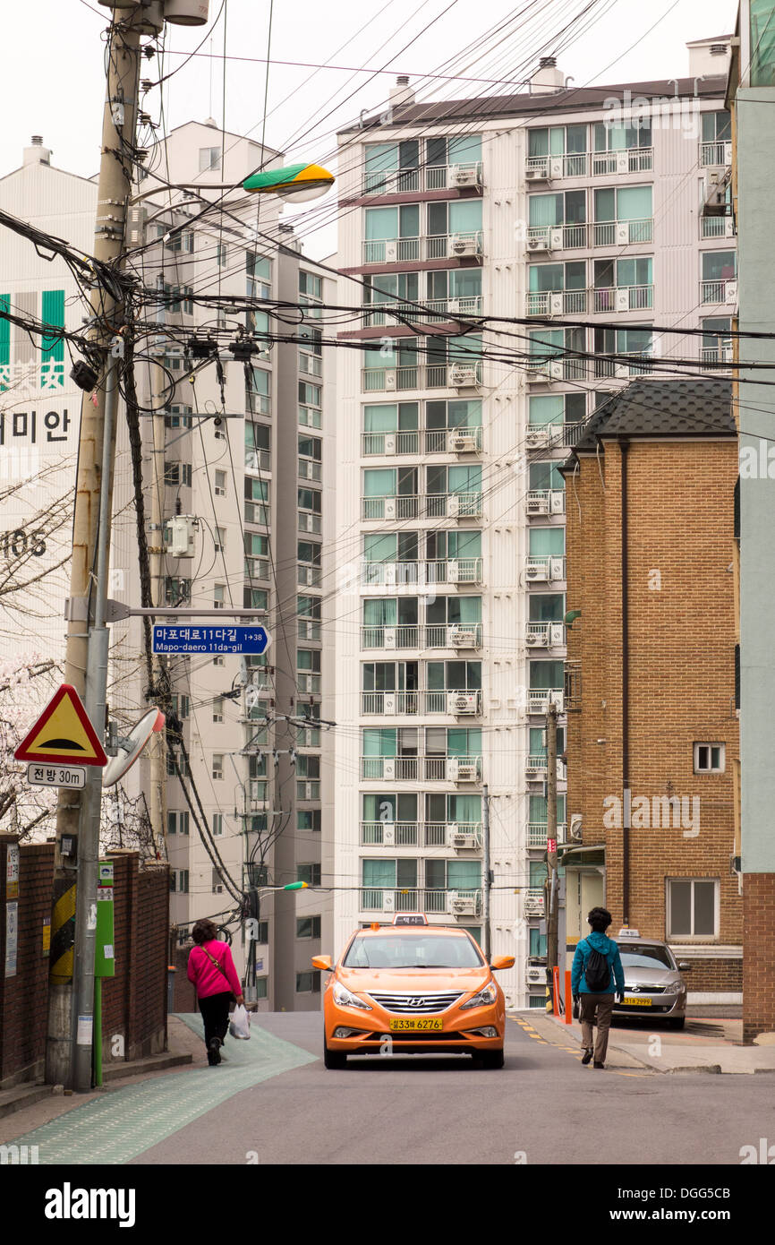 Tipica area residenziale con elevato aumento blocchi di appartamenti a Seoul, Corea del Sud Foto Stock
