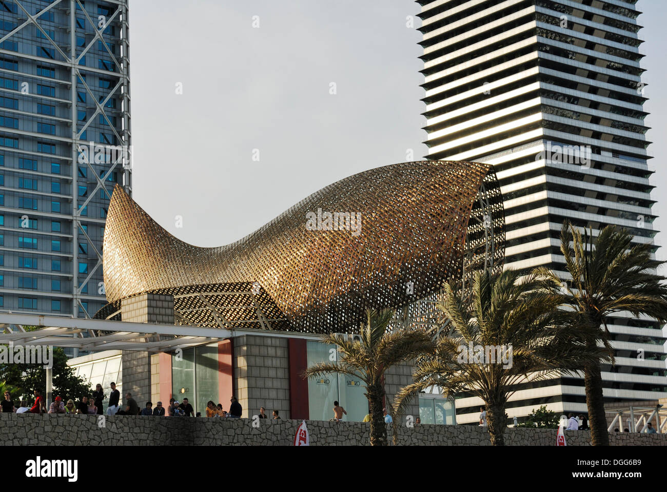 El Peix de o, Pesce Dorato, progettato da Frank O. Gehry, Porto Olimpico di Barcellona, in Catalogna, Spagna, Europa, PublicGround Foto Stock