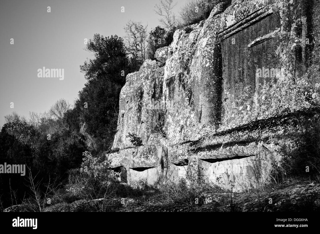 L'Italia. Abbandonato il sito archeologico. Tomba etrusca Foto Stock