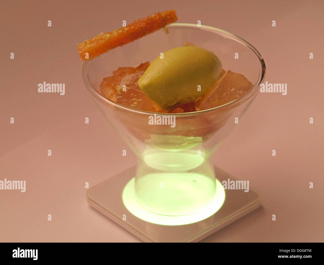 -Deserto dolce- ghiaccio di pistacchio e limone. Foto Stock