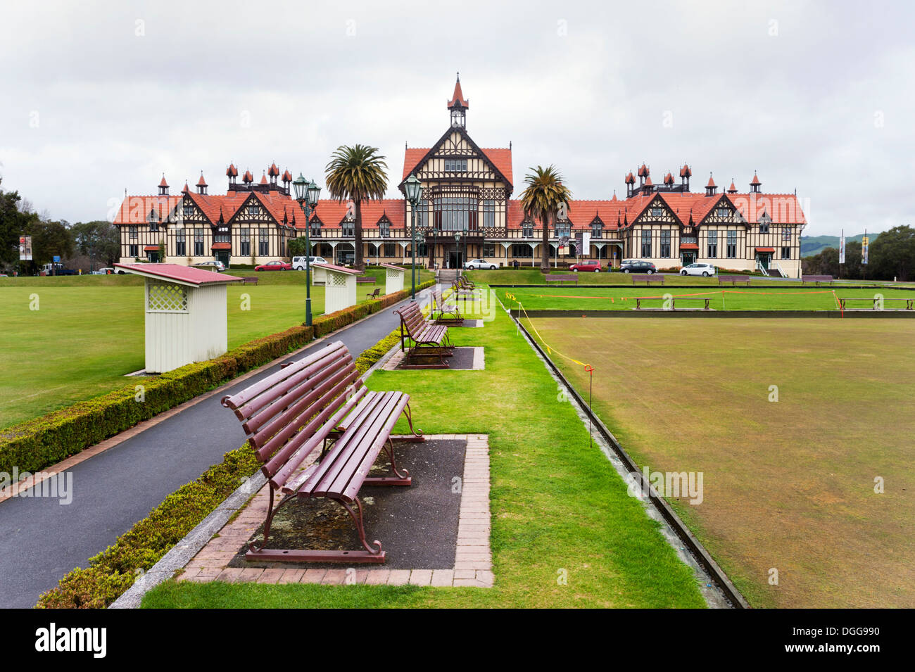 Rotorua, Isola del nord, Nuova Zelanda. Il Rotorua Museo di Arte e Storia , situato in giardini del governo. Foto Stock