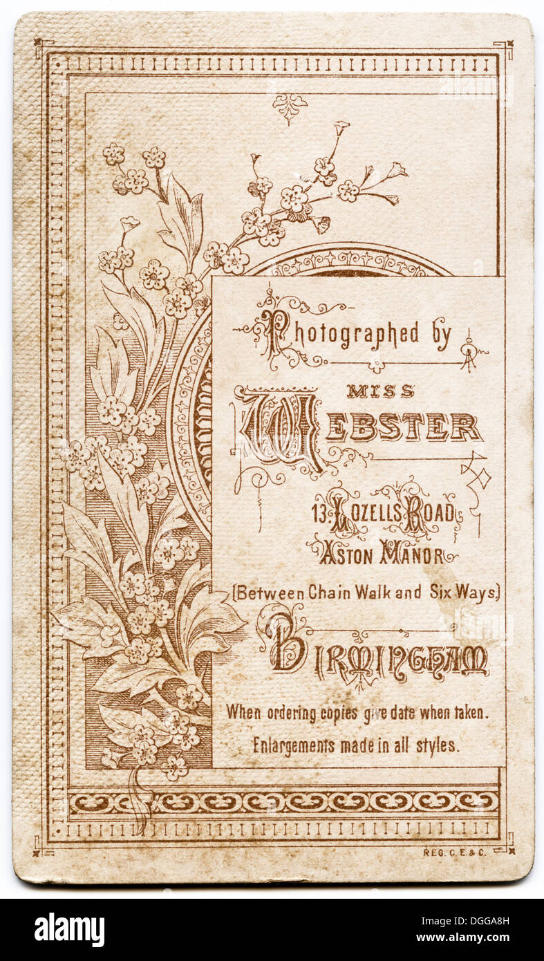 Design elaborato sul retro delle carte de Visite circa 1898 dal fotografo Vittoriano Miss Webster di Birmingham Foto Stock