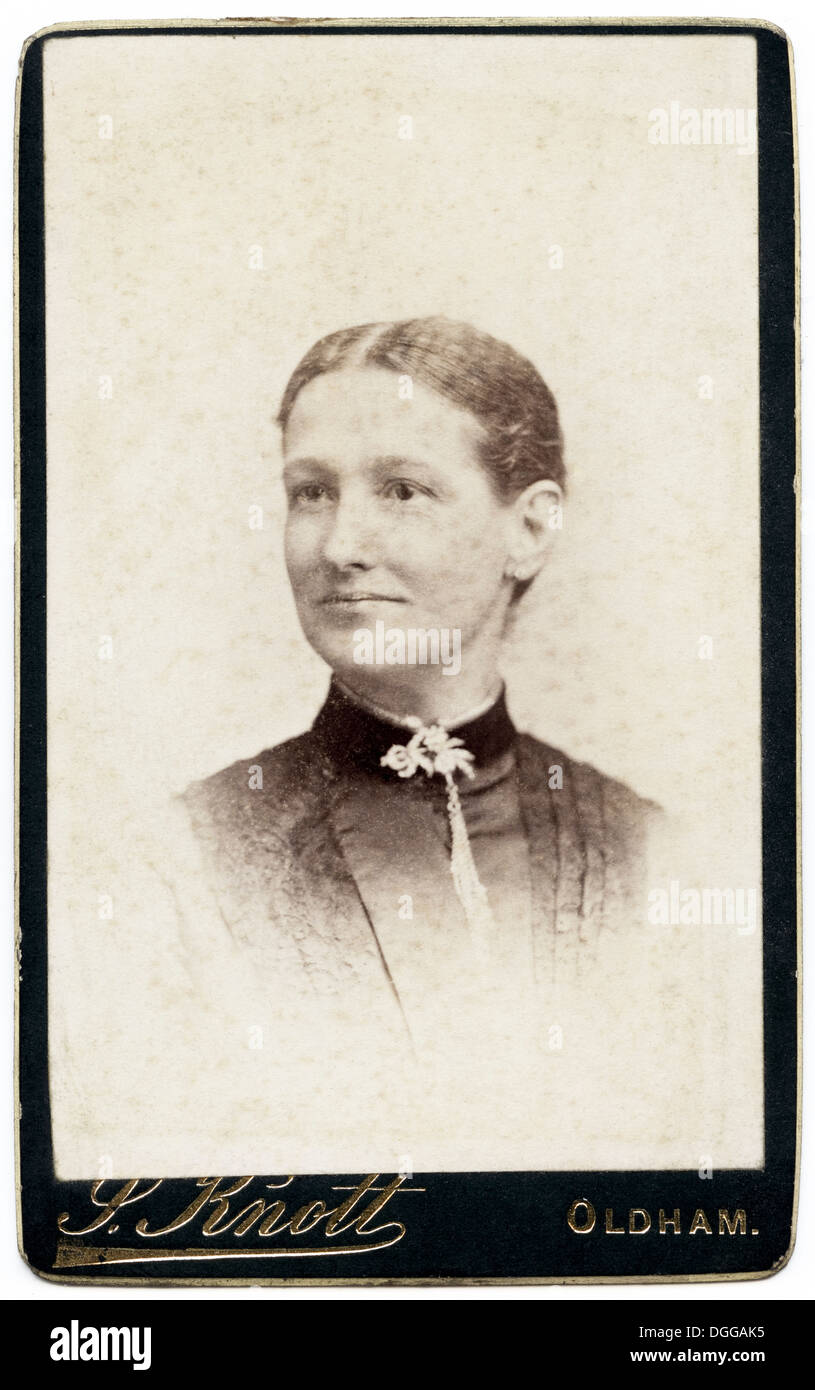 Donna vittoriana ritratto in studio circa 1880 dal fotografo vittoriano S. Knott di Oldham Foto Stock