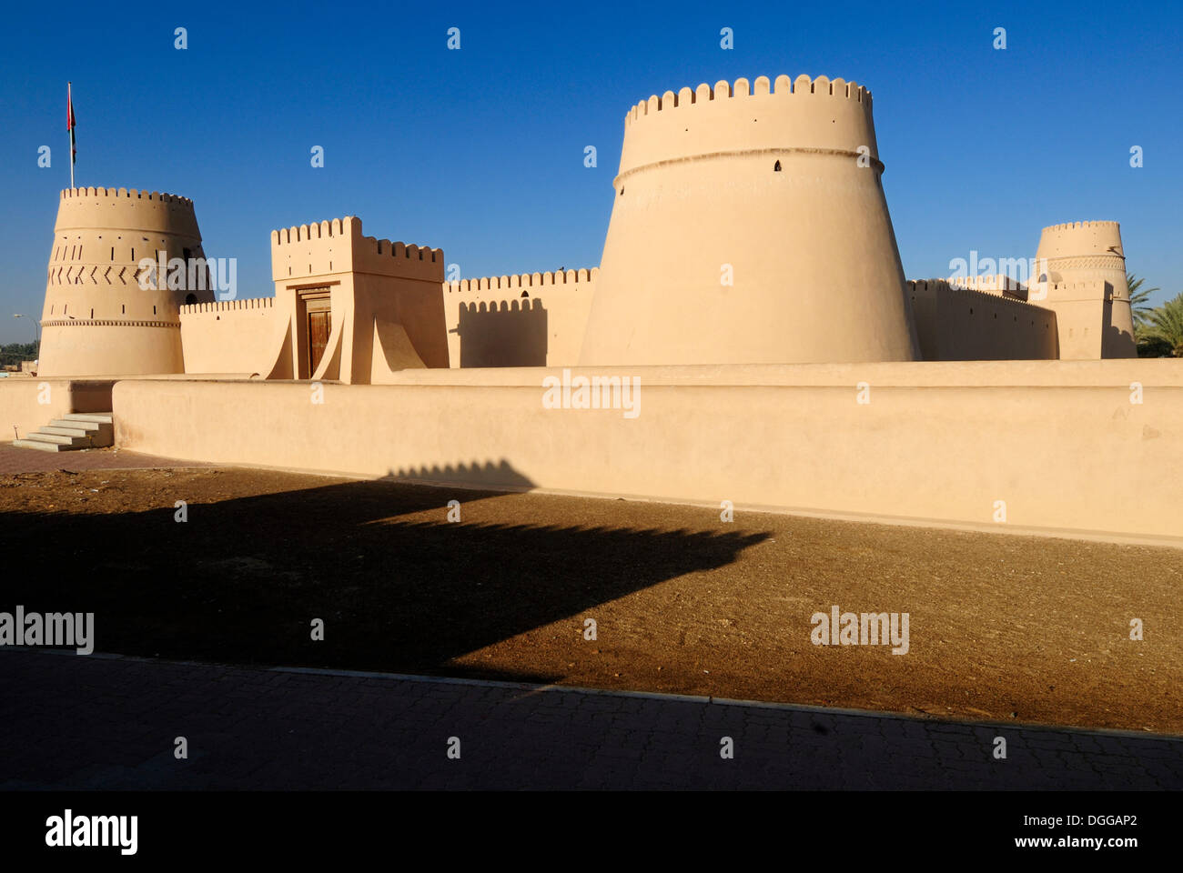 Adobe storica fortificazione Al Khandaq Fort o castello, Buraimi, Al Dhahirah regione, il sultanato di Oman, Arabia, Medio Oriente Foto Stock