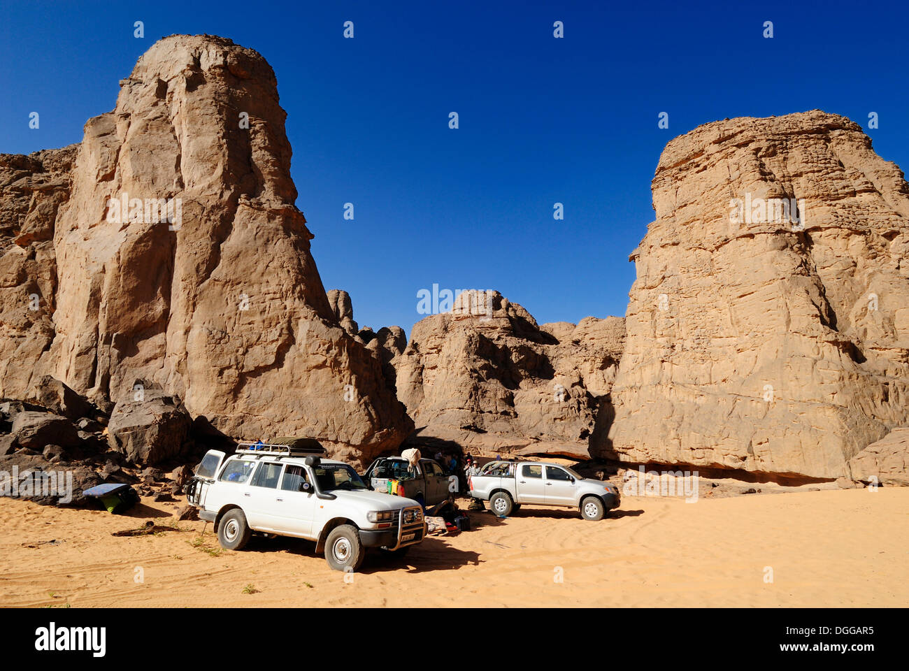 Campeggio turistico in El Ghessour, Tassili du Hoggar, Wilaya Tamanrasset, Algeria, sahara Africa del Nord Foto Stock