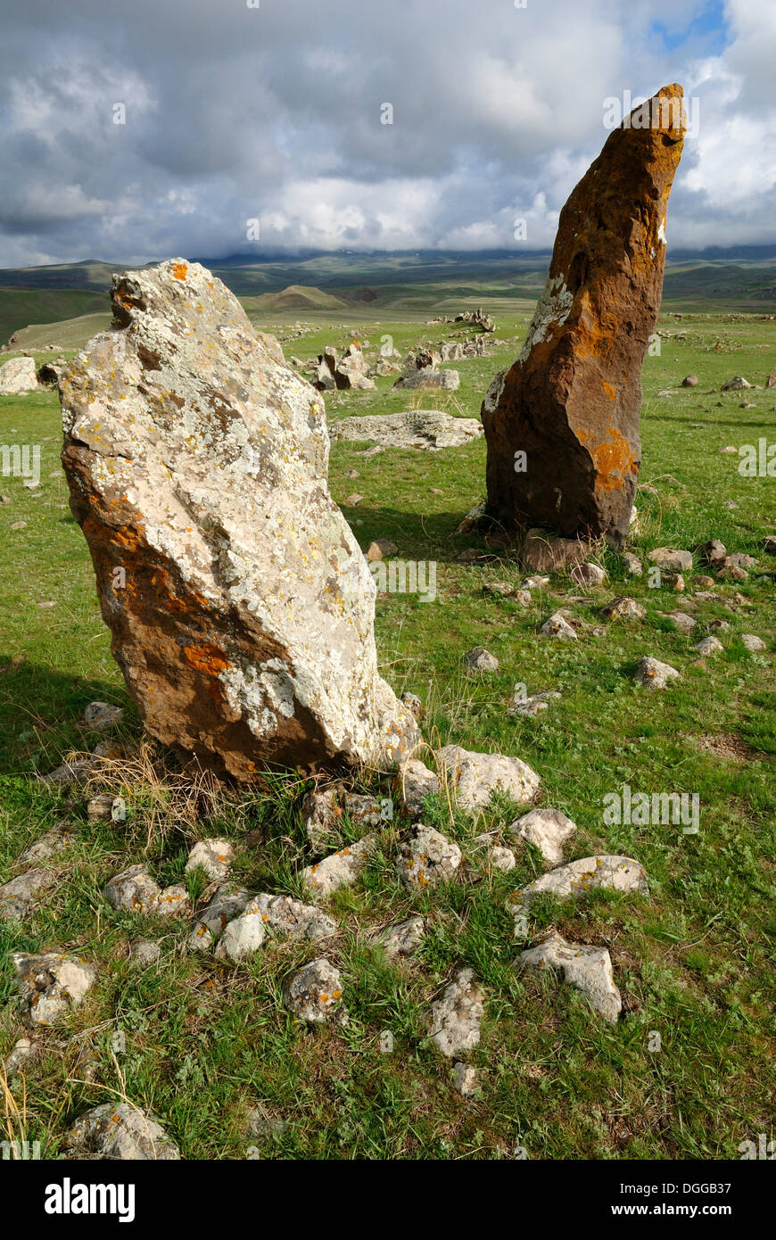 Zorats Karer, 6000 A.C. stoneage osservatorio, menhir di Karahunj, Cara Hunge, Armenia, Asia Foto Stock