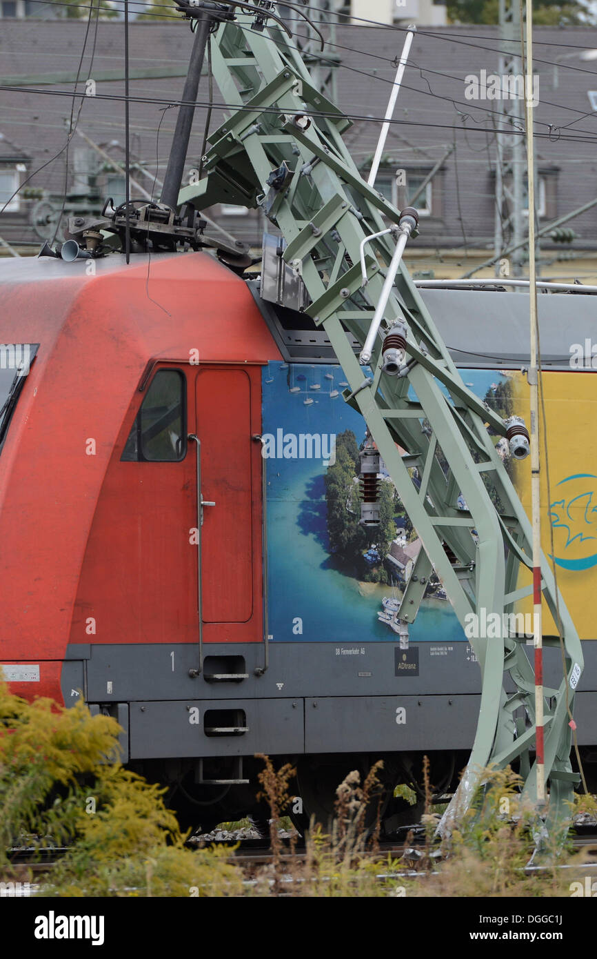 Un treno a Stoccarda Stazione Centrale è deragliato e demolirono la linea aerea di contatto che è caduto sulla locomotiva, Stoccarda Foto Stock