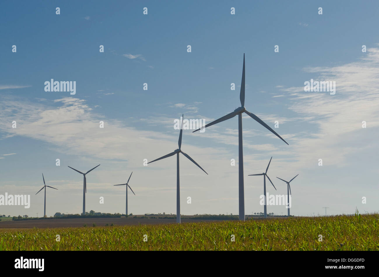 Le turbine eoliche in agricoltura paesaggio, Deutschenbora, Sassonia Foto Stock Le turbine eoliche in agricoltura paesaggio, Deutschenbora, Sassonia Foto Stock