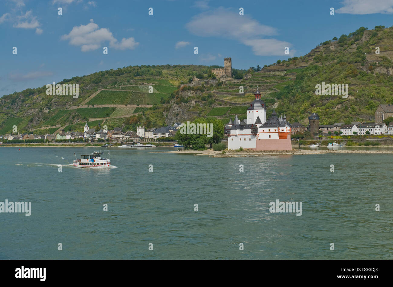 Il castello Pfalzgrafenstein sull'isola Falkenau o Pfalz isola del fiume Reno e Burg Gutenfels Castello, vicino a Kaub Foto Stock