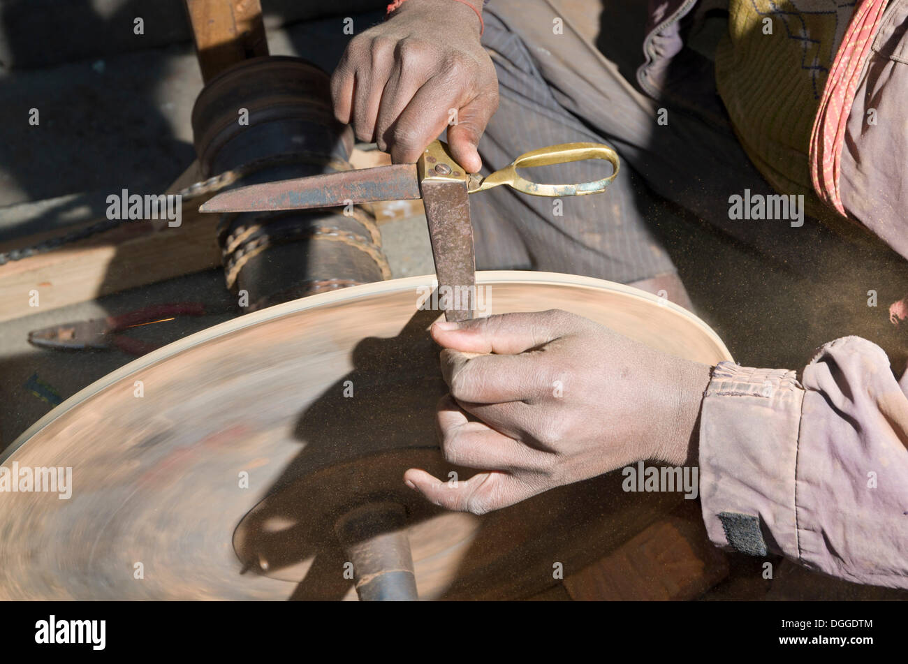 Arrotino al lavoro, Valle di Kathmandu, Kathmandu, Distretto di Kathmandu, zona di Bagmati, Nepal Foto Stock