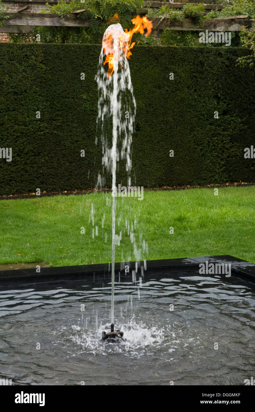 Scultura Waterflame fontana di Jeppe Hein Foto Stock