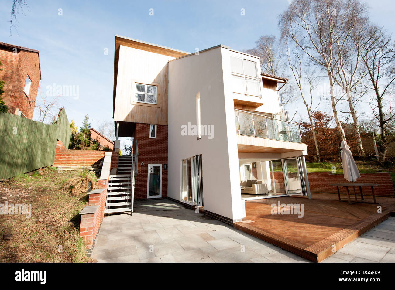 Moderna casa angolare angoli di architettura Sharp Foto Stock