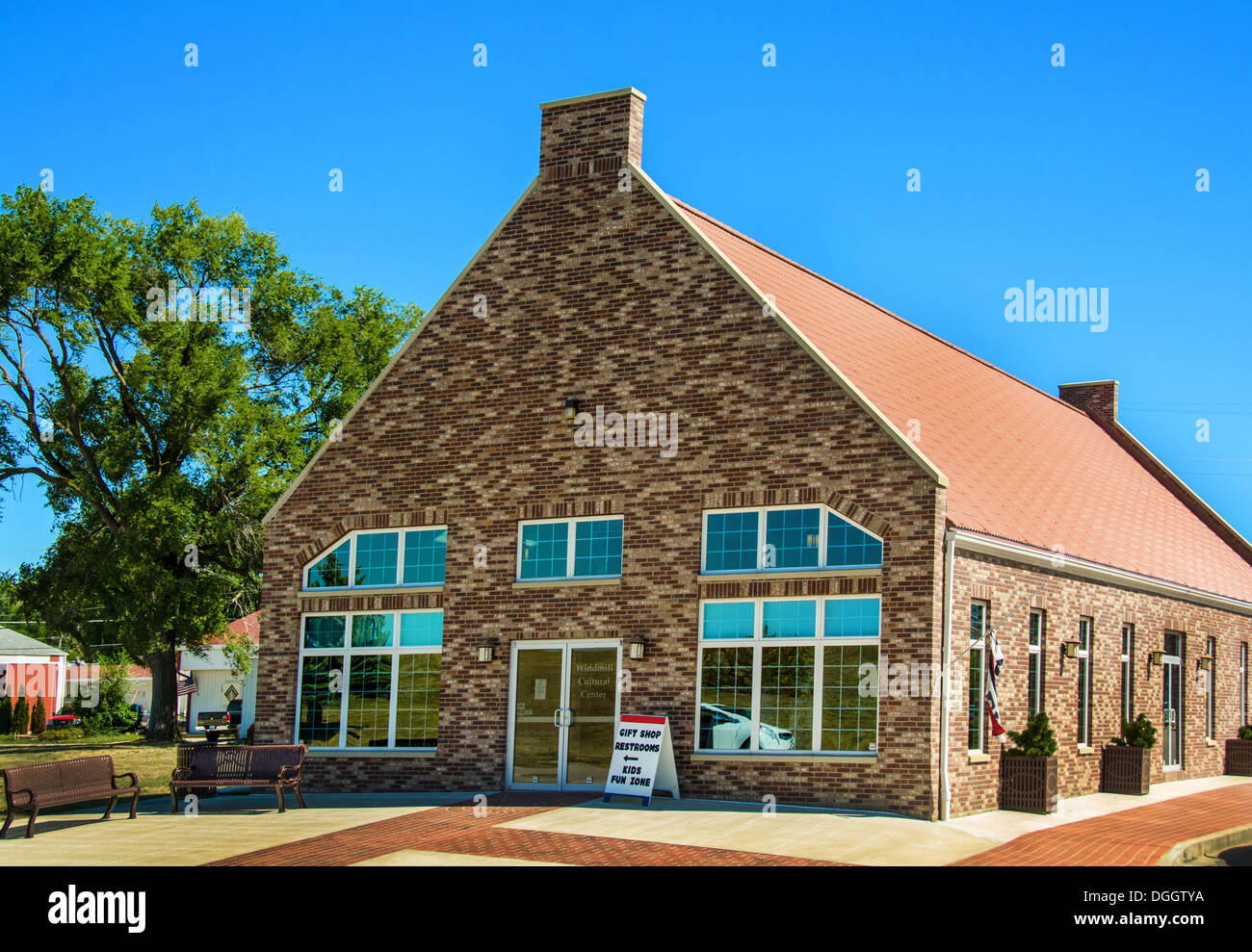 Il mulino a vento di centro culturale di fronte alla strada dalla De il mulino a vento di immigrati in Fulton, Illinois, una città lungo la Lincoln Highway Foto Stock