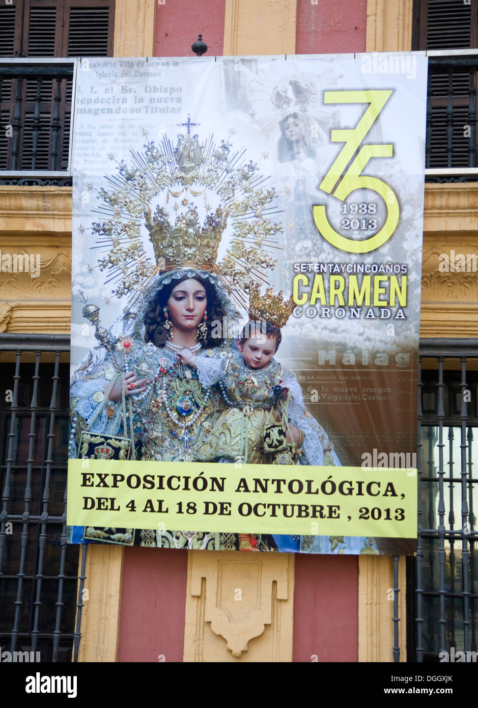 Poster pubblicitari la celebrazione dei 75 anni di Carmen Coronada statua restauro a Malaga Spagna Foto Stock