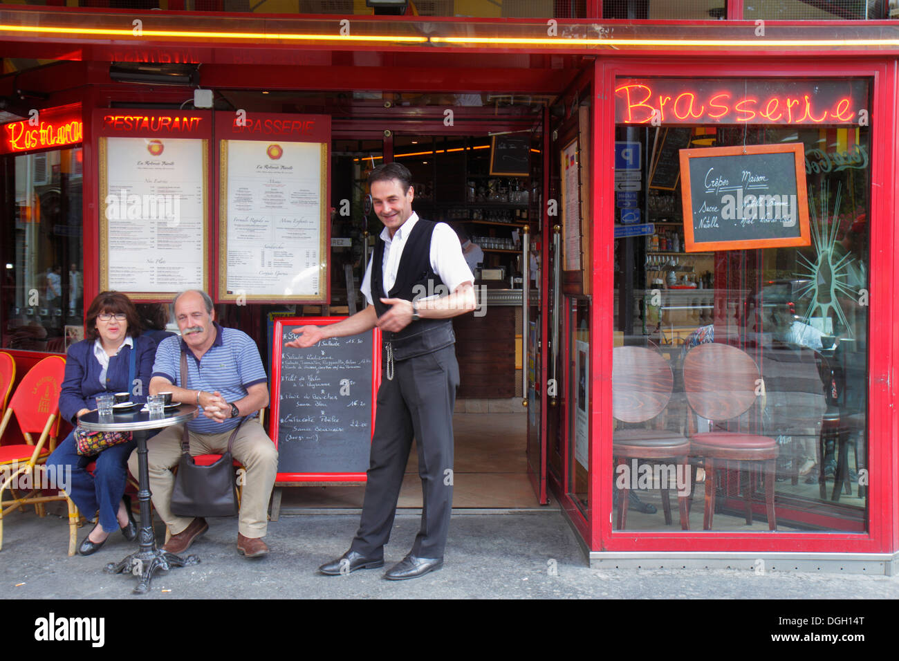 Parigi Francia,9 ° arrondissement,Place d'Estienne d'Orves,la Rotonde,ristorante ristoranti ristorazione caffè, cucina, cibo, caffè, brasserie, uomini d'uomo Foto Stock