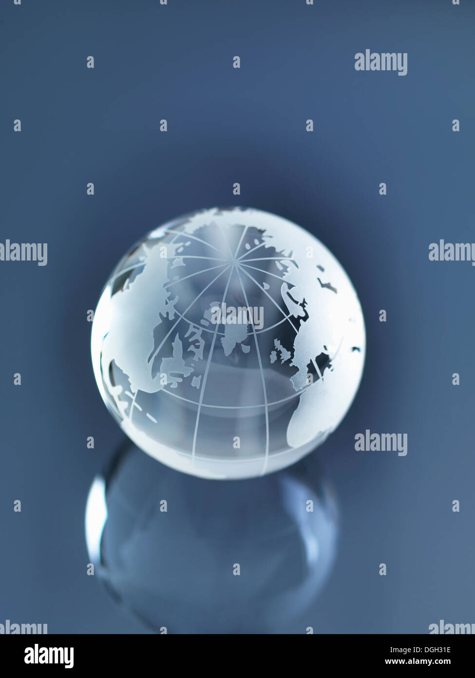 Globo di vetro che illustra l'America del Nord, Europa, Russia e Africa Foto Stock