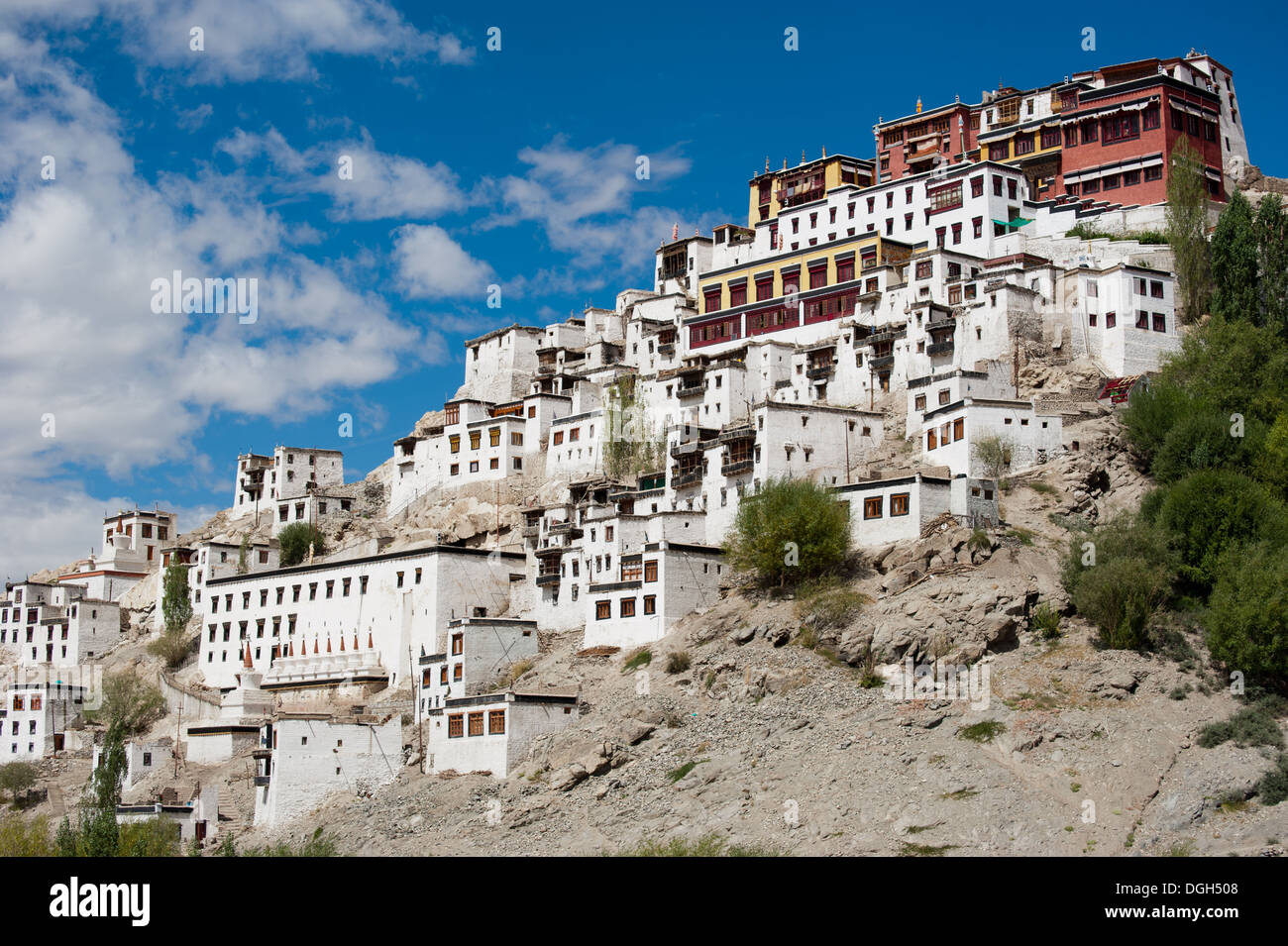 Patrimonio buddista, monastero di Thiksey ( Gompa ) tempio sotto il cielo blu. India, Ladakh, Monastero di Thiksey Foto Stock