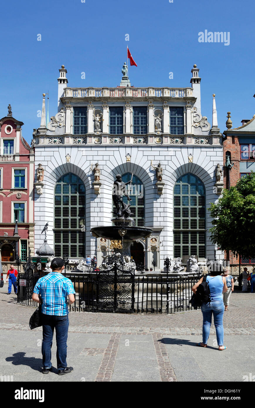 Artus Court con fontana di Nettuno al mercato lungo in Gdansk. Foto Stock