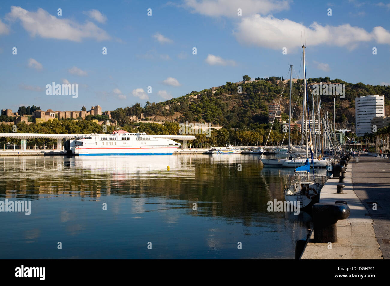 Mediterraneo nave traghetto nel porto di Malaga Spagna Foto Stock