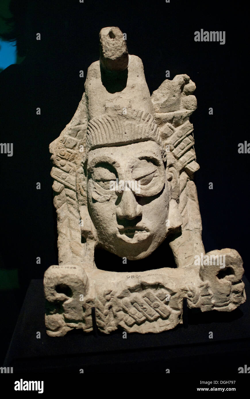 Maya di testa in pietra Scultpure. Honduras, circa 776 AD "Tesori delle culture di tutto il mondo" Foto Stock