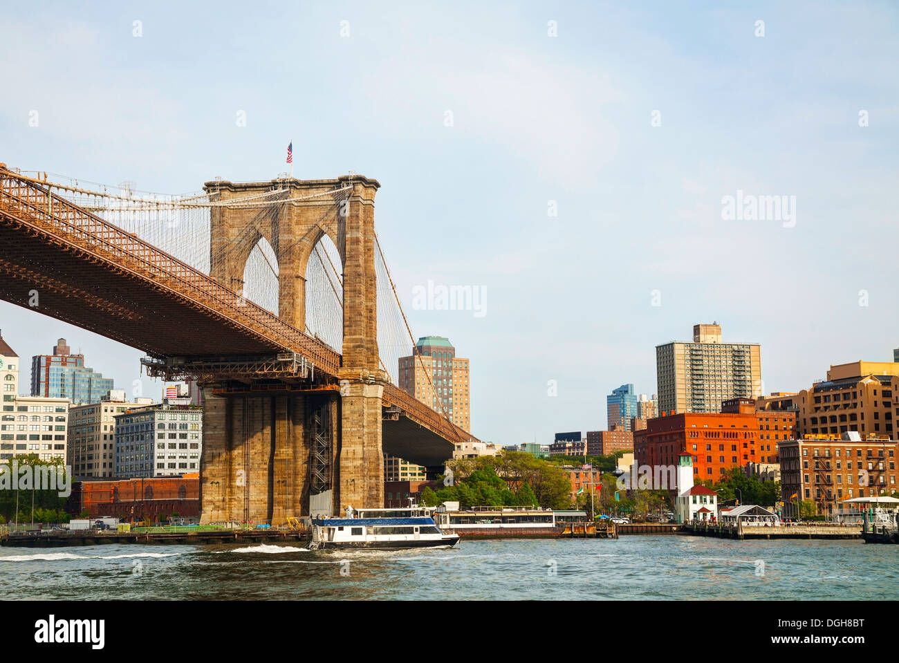 Ponte di Brooklyn a New York City in una giornata di sole Foto Stock
