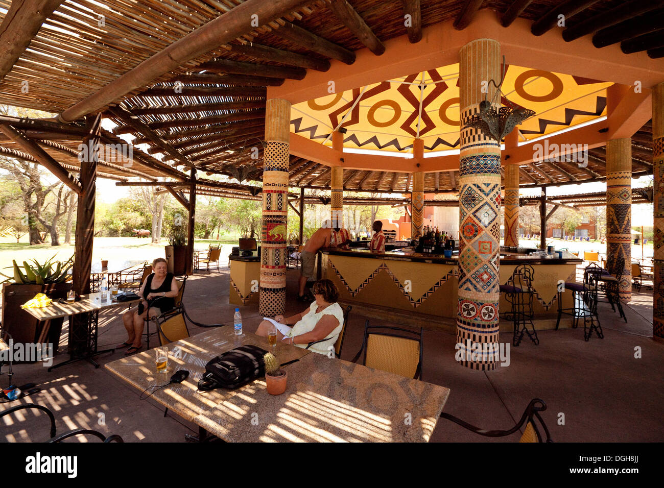 Il bar al Zambezi Sun Hotel, Zambia, Africa Foto Stock