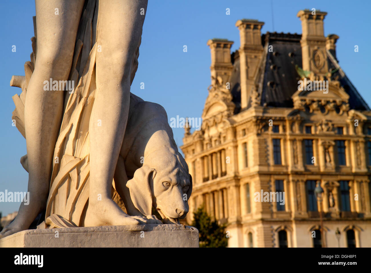 Parigi Francia,1° arrondissement,Giardino delle Tuileries,Jardin des Tuileries,parco,Nymph,Louis Auguste Leveque,Museo d'Arte del Louvre,Museo del Louvre,cane,ou Foto Stock