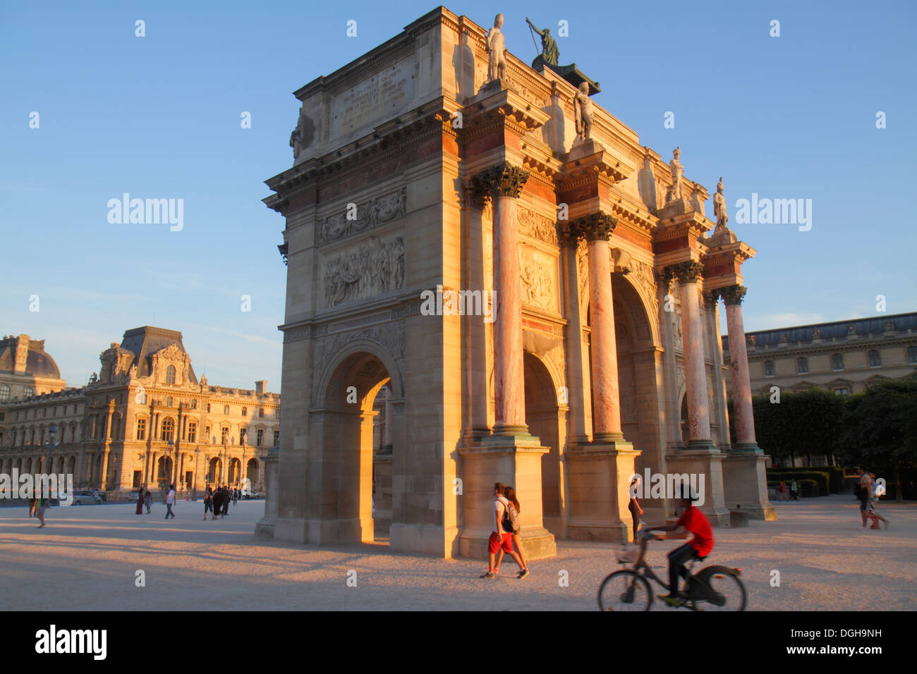 Parigi Francia,1° arrondissement,Place du Carrousel,Arc de Triomphe du Carrousel,Museo d'Arte del Louvre,Palazzo del Louvre,France130815128 Foto Stock