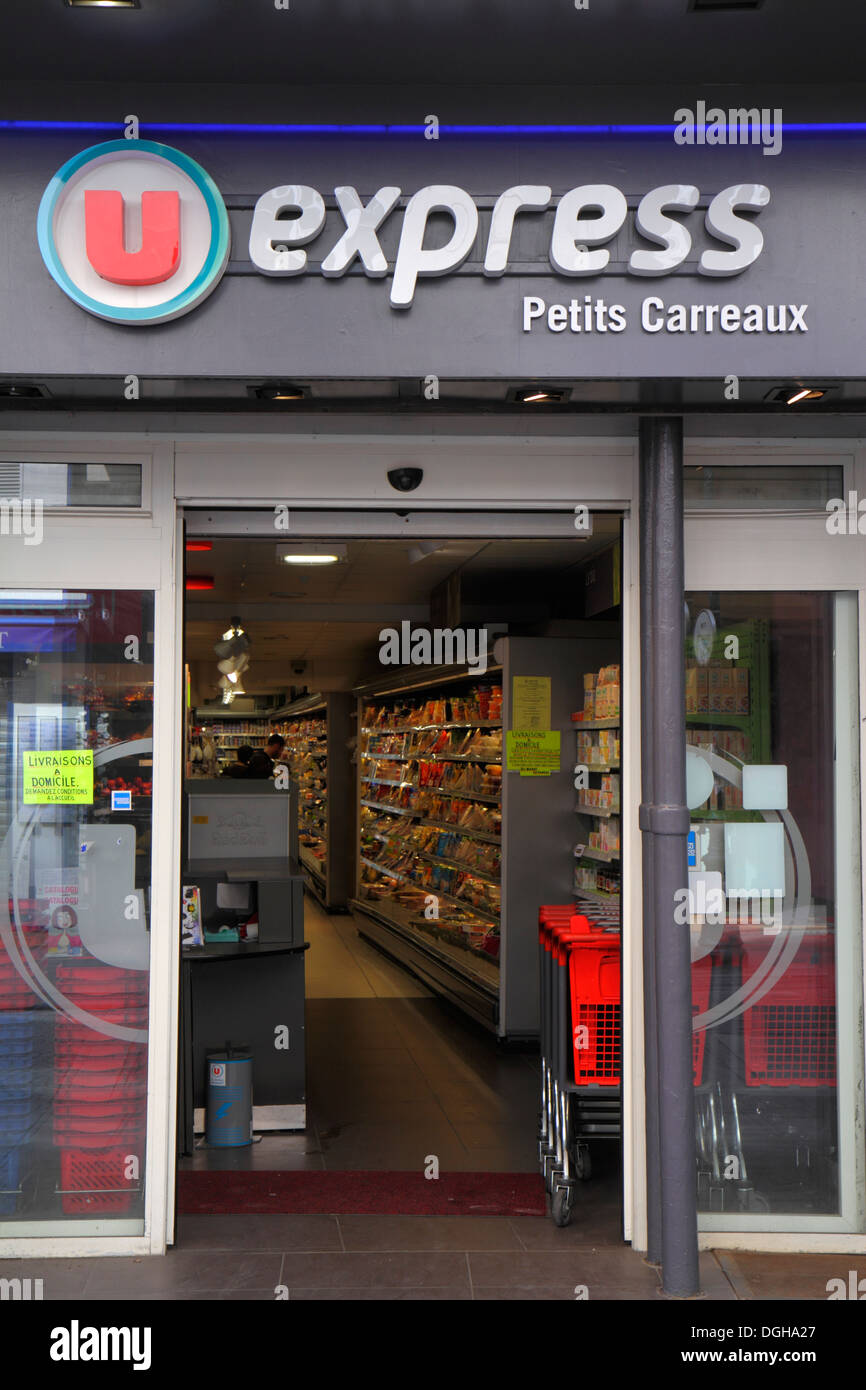 Parigi Francia,2° arrondissement,Rue des Petits Carreaux,minimarket,U Express,fronte,ingresso,cibo,bevande,France130816025 Foto Stock