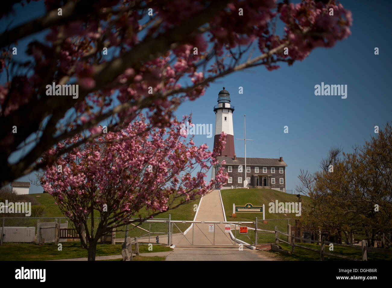 Montauk, NY - 4/25/12 - Il Montauk Point Lighthouse a Montauk, NY Aprile 25, 2012. (Foto di Gordon M. Grant) Foto Stock